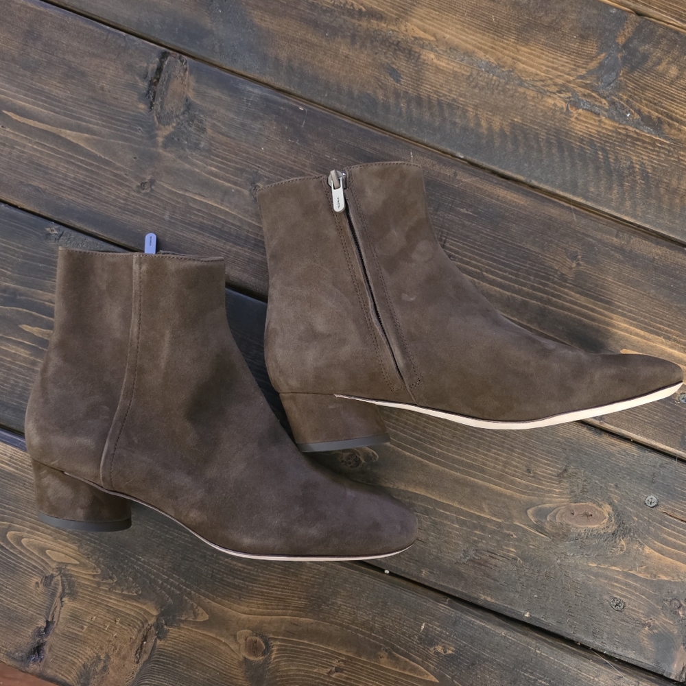 Vince Brown Ankle Boots with Timeless Elegance